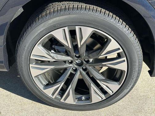 Waitomo Blue Metallic 2026 Audi Q8 55 Premium Plus