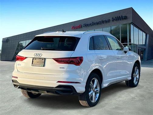 2024 Audi Q3 Premium 45 TFSI S line quattro Tiptronic
