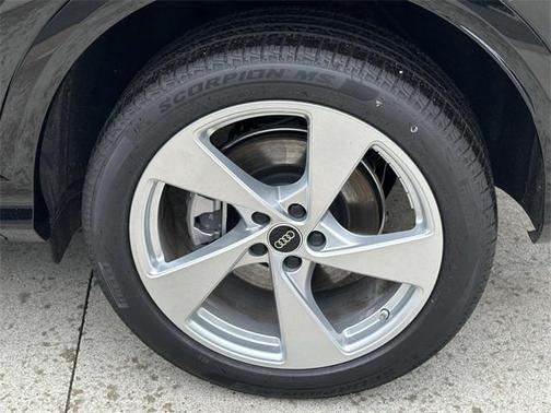 2025 Audi Q5 Premium Plus TFSI quattro S tronic