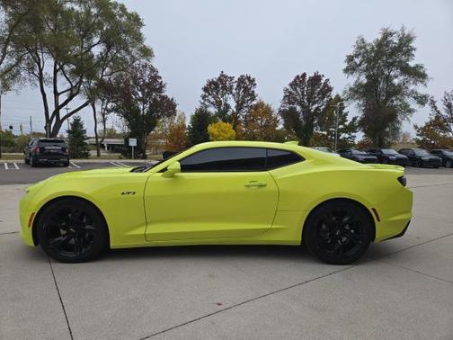 2021 Chevrolet Camaro RWD Coupe LT1