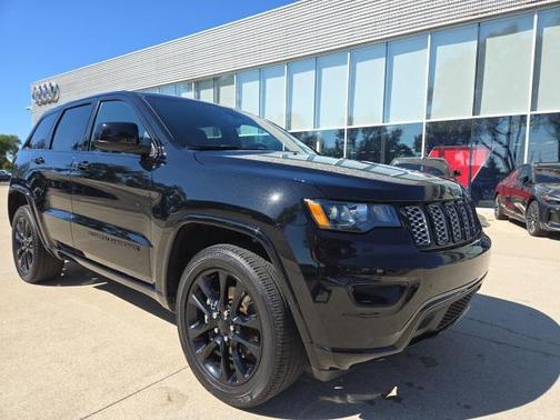 2022 Jeep Grand Cherokee Laredo