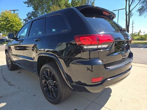 2022 Jeep Grand Cherokee Laredo