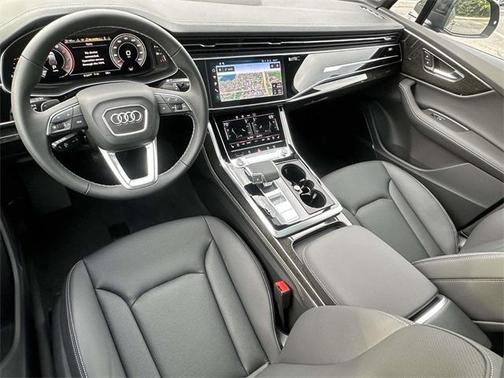 2025 Audi Q7 55 Premium Plus