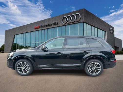 Mythos Black Metallic 2026 Audi Q7 45 Premium
