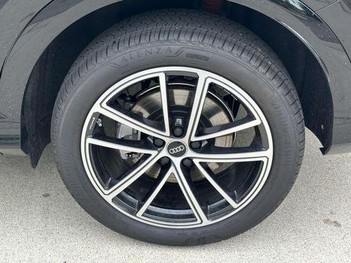 Mythos Black Metallic 2026 Audi Q5 Premium Plus TFSI quattro S tronic