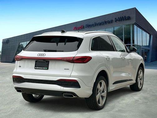 Glacier White Metallic 2025 Audi Q5 Premium Plus TFSI quattro S tronic