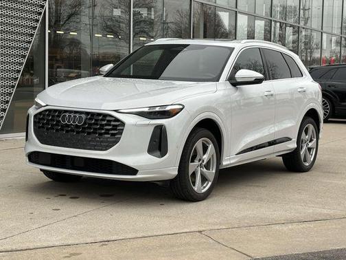 Glacier White Metallic 2025 Audi Q5 Premium Plus TFSI quattro S tronic