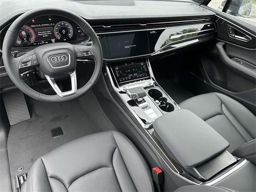 2025 Audi Q7 55 Premium Plus