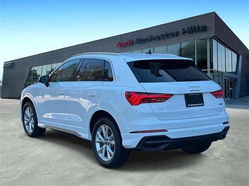 2025 Audi Q3 Premium 45 TFSI S line quattro Tiptronic