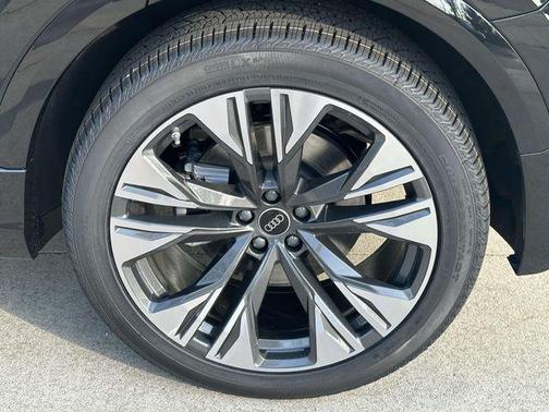 Mythos Black Metallic 2026 Audi Q8 55 Premium Plus