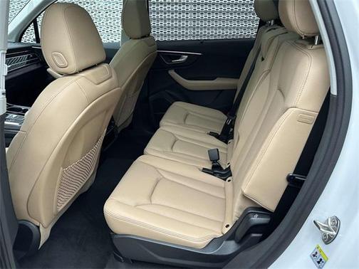 2025 Audi Q7 45 Premium Plus