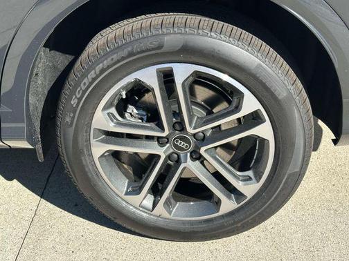 Tambora Gray Metallic 2026 Audi Q5 Premium Plus TFSI quattro S tronic