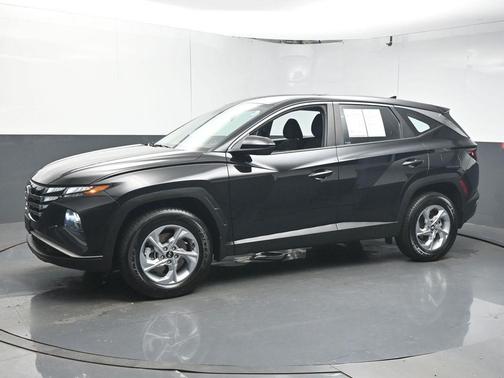 2023 Hyundai TUCSON SE