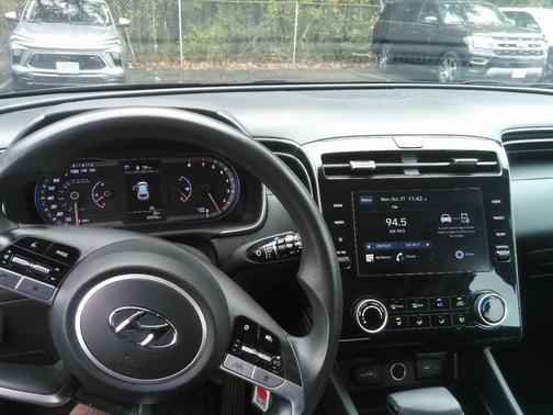 2023 Hyundai TUCSON SE