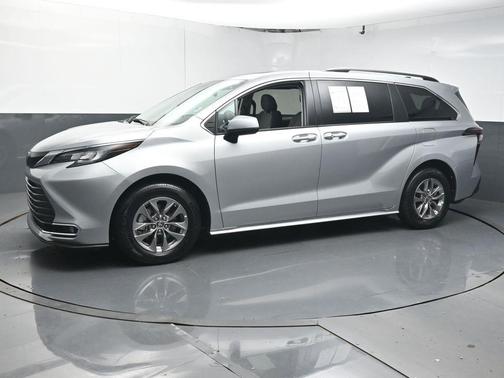2023 Toyota Sienna XLE