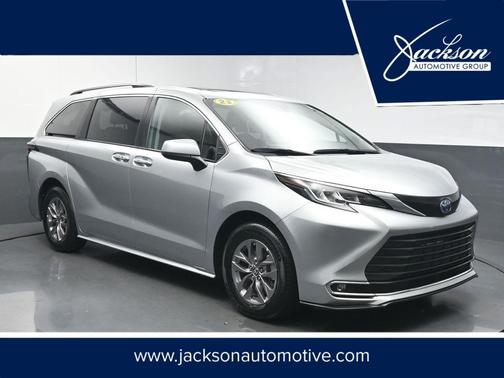 2023 Toyota Sienna XLE