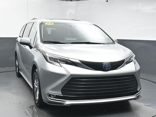 2023 Toyota Sienna XLE