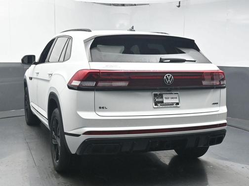 2026 Volkswagen Atlas Cross Sport 2.0T SEL R-Line Black