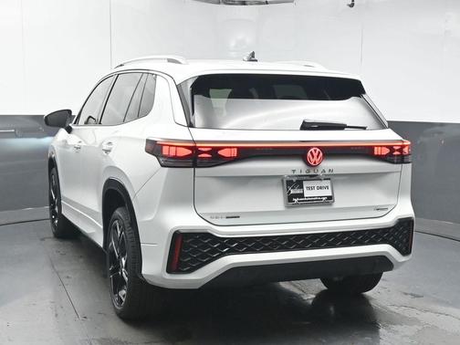 2026 Volkswagen Tiguan 2.0T SEL R-Line