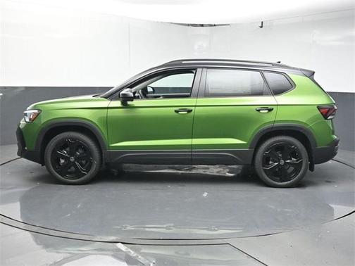 2025 Volkswagen Taos 1.5T SE Black