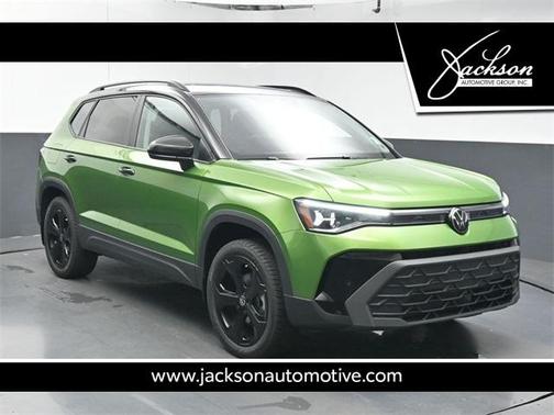 2025 Volkswagen Taos 1.5T SE Black