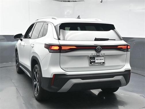 2025 Volkswagen Tiguan 2.0T SE