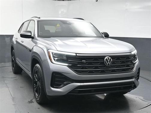 2025 Volkswagen Atlas Cross Sport 2.0T SEL R-Line Black