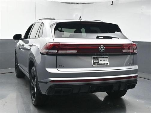 2025 Volkswagen Atlas Cross Sport 2.0T SEL R-Line Black
