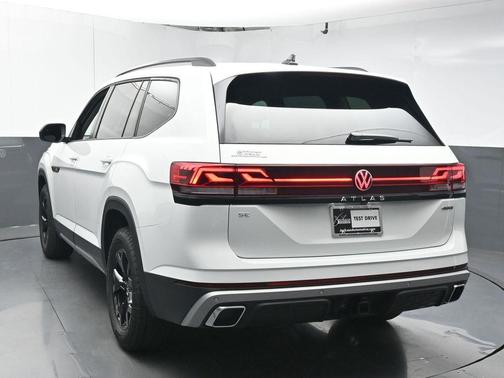 2025 Volkswagen Atlas 2.0T Peak Edition