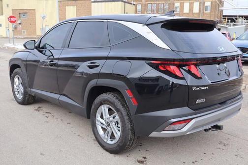 2025 Hyundai TUCSON SE