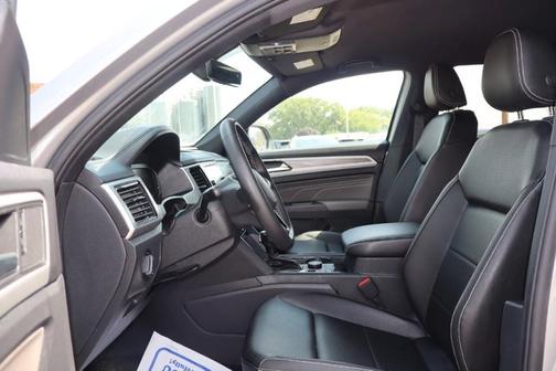 Pyrite Silver Metallic 2023 Volkswagen Atlas Cross Sport 2.0T SE w/Technology