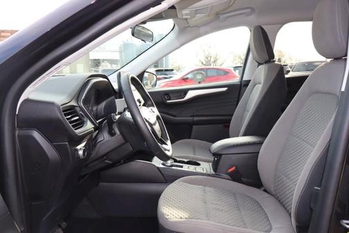 Black 2022 Ford Escape SE