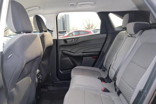 Black 2022 Ford Escape SE