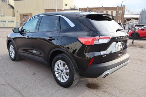 Black 2022 Ford Escape SE