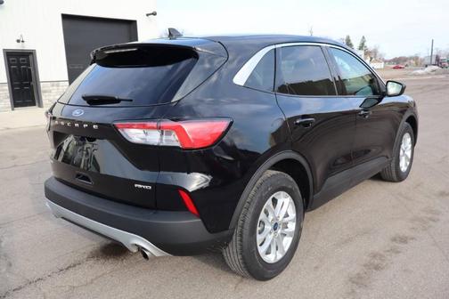 Black 2022 Ford Escape SE