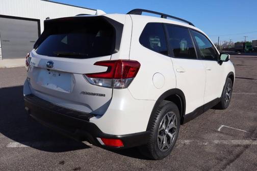 Crystal White Pearl 2021 Subaru Forester Premium