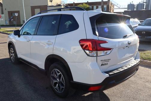 Crystal White Pearl 2021 Subaru Forester Premium