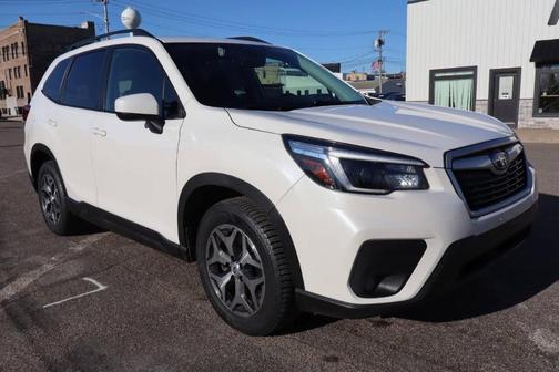 Crystal White Pearl 2021 Subaru Forester Premium