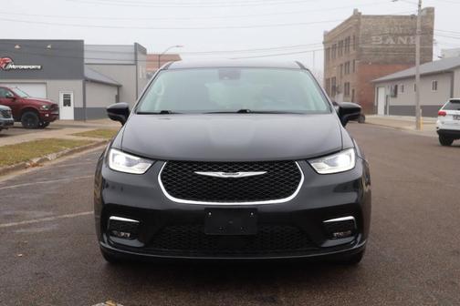 2023 Chrysler Pacifica Touring-L