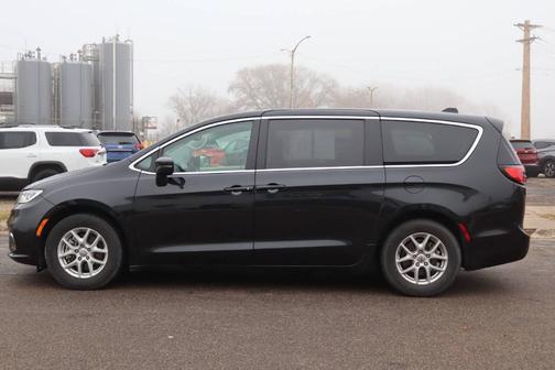 2023 Chrysler Pacifica Touring-L