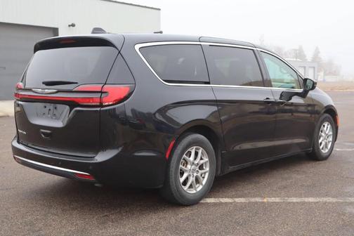 2023 Chrysler Pacifica Touring-L