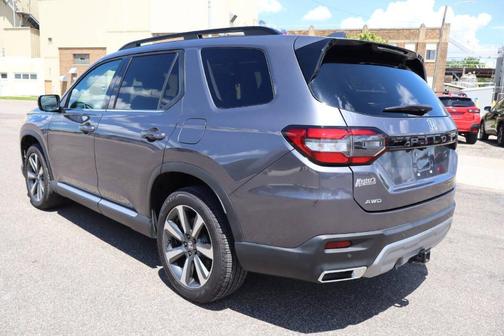 Charcoal 2025 Honda Pilot Elite
