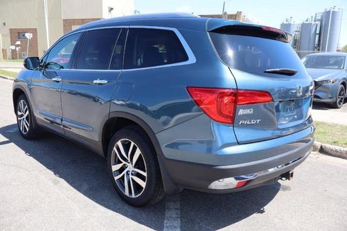 Blue 2017 Honda Pilot Elite