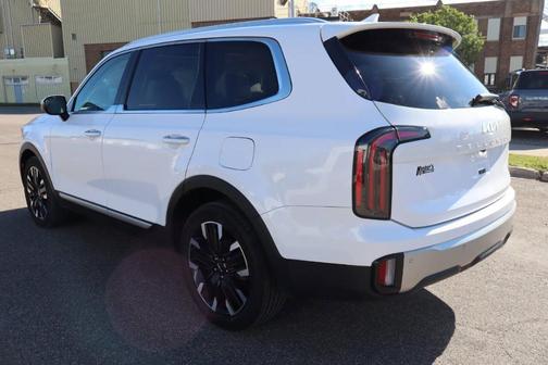 White 2023 Kia Telluride SX