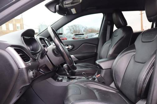 Black 2020 Jeep Cherokee High Altitude