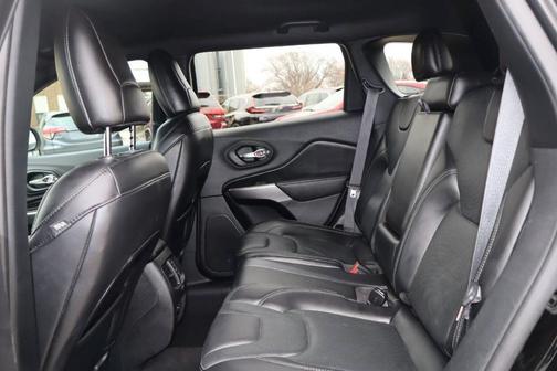 Black 2020 Jeep Cherokee High Altitude