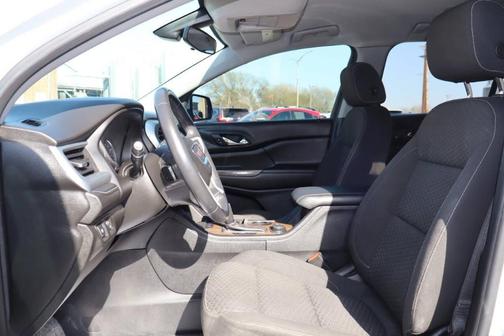 White 2017 GMC Acadia SLE-2