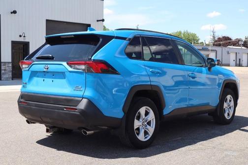 2020 Toyota RAV4 Hybrid XLE