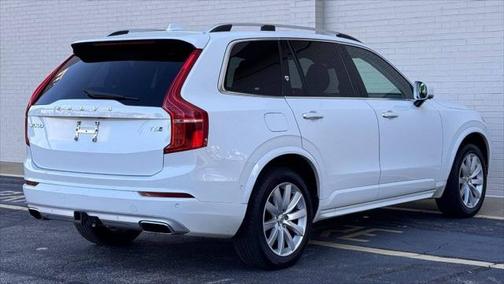 2016 Volvo XC90 T6 Momentum