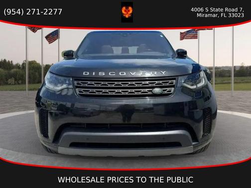 Black 2019 Land Rover Discovery SE